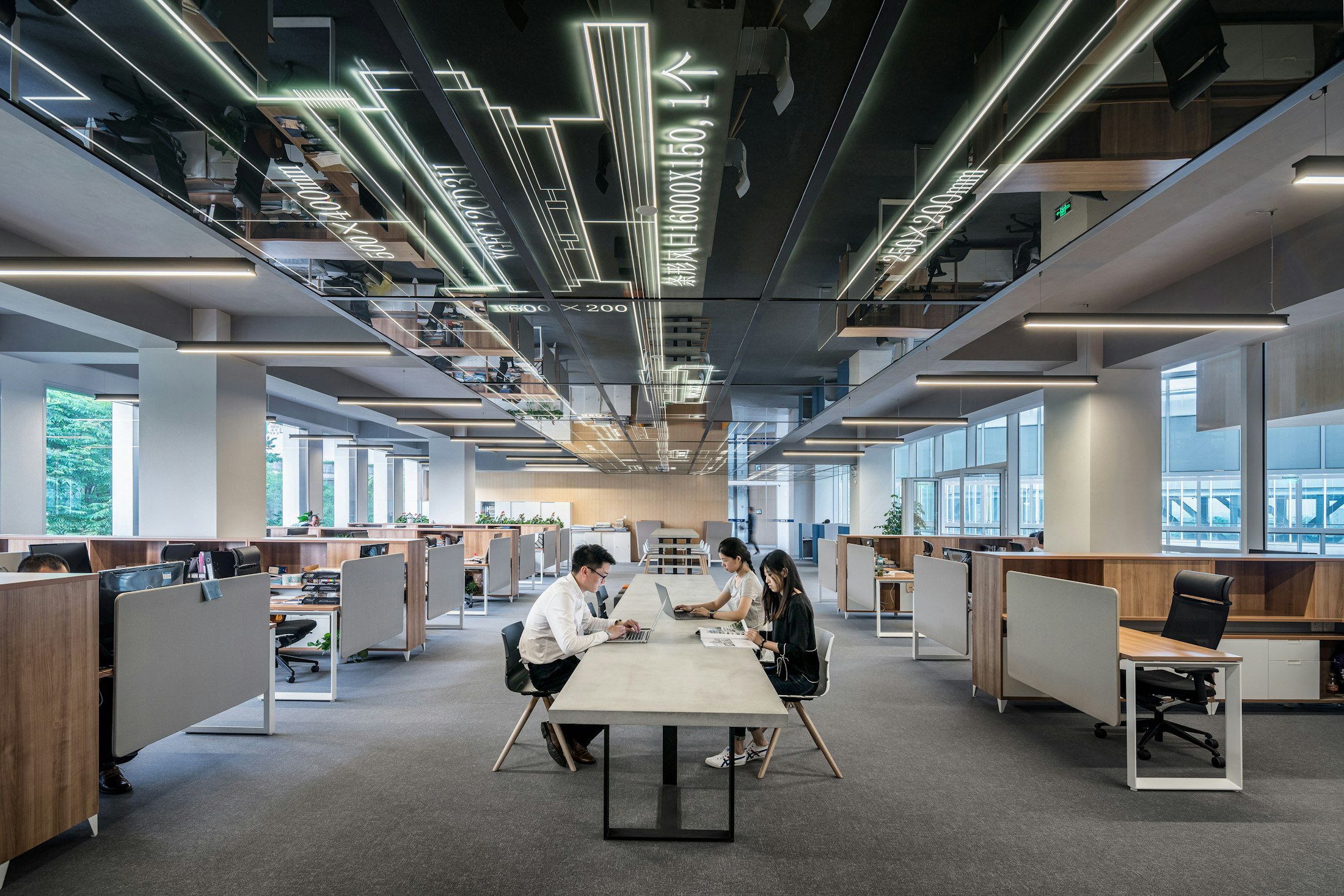 A contemporary open-plan London office